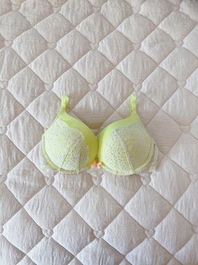 𝜗𝜚Victoria’s Secret Dream Angels push up yellow/white lace rhinestone bra